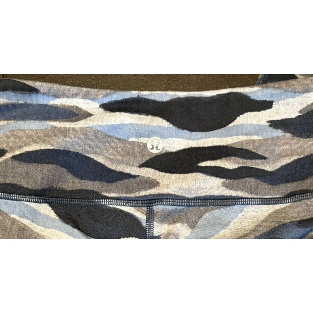 Lululemon Women's Cropped Leggings Sz 4 Multi Colored - Picture 4 of 5